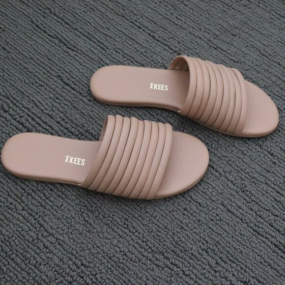 BRAND NEW Tkees Caro Sandal Color POUT Size 7 - Picture 1 of 6